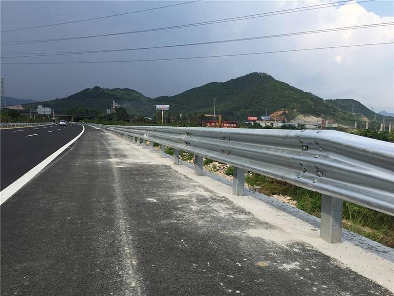 吉安鍍鋅護(hù)欄板