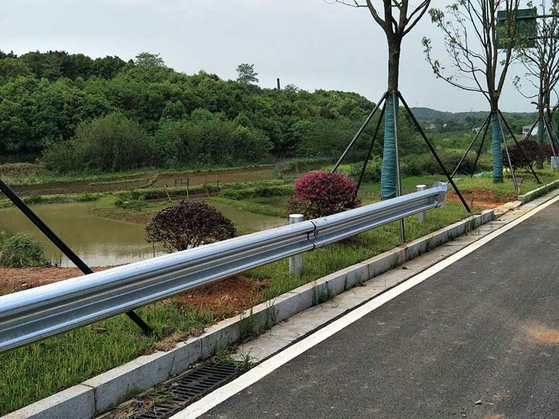 馬鞍山路側(cè)護(hù)欄板